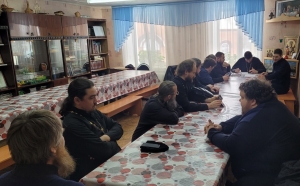 В храме Пресвятой Троицы с. Чистопольские Выселки состоялось очередное  собрание духовенства Чистопольского благочиния 