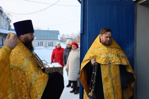 В храме Казанской иконы Божией Матери встретили ковчег с частицей мощей святителя Луки и икону с частицами мощей святых Киприана и Иустины