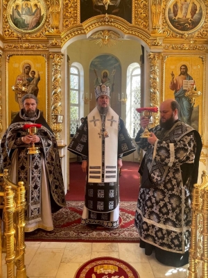 В Великий вторник епископ Пахомий совершил Литургию Преждеосвященных Даров в Воскресенском храме Нижнекамска