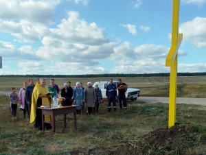 При въезде в поселок Нагорный Черемшанского района установлен поклонный крест