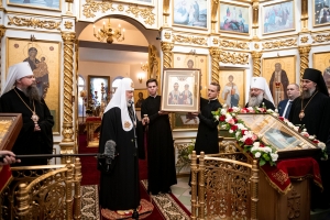 Святейший Патриарх Кирилл посещает Казань, в числе встречающих - епископ Пахомий