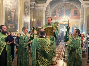 В канун Вербного воскресенья епископ Пахомий совершил всенощное бдение в Свято-Троицком кафедральном соборе