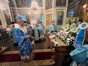 Во Успении мира не оставила - всенощная бдение в Свято-Никольском кафедральном соборе 