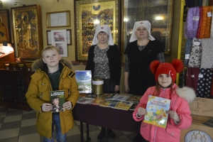 В рамках Дня православной книги в храме Воскресения Христова проводится благотворительная акция