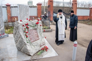 Глава Татарстанской митрополии помолился о покоящихся на Архангельском кладбище Казани священнослужителях и воинах