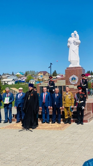 Благочинный Черемшанского округа принял участие в параде Победы в с. Черемшан