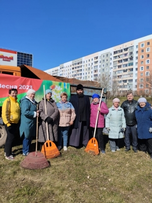 В городе Нижнекамске состоялся субботник на территории строительства храма в честь святителя Спиридона Тримифунтского