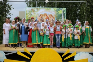 Весело и ярко отпраздновали Троицу в с. Куркуль Алексеевского благочиния  