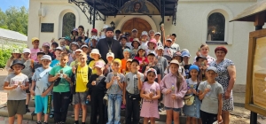 Дети из летнего пришкольного лагеря посетили храм прп. Феодосия Тотемского