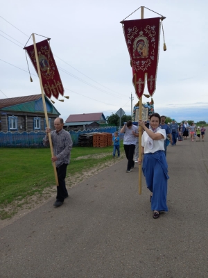 В престольный праздник в храме Казанской иконы Божией Матери с.Нижнее Колчурино было совершено праздничное богослужение с крестным ходом