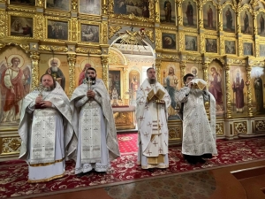 Епископ Пахомий совершил Литургию в Свято-Никольском кафедральном соборе