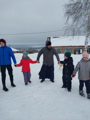 В традиционных масленичных гуляниях приняли участие воспитанники воскресной школы при храме Рождества Пресвятой Богородицы с. Булдырь