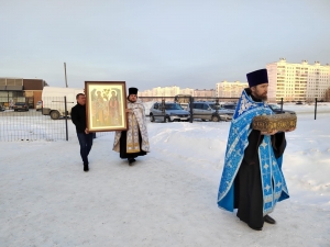 Ковчег с частицей мощей святителя Луки и икона с частицами мощей святых Киприана и Иустины выставлены для поклонения в храме Рождества Христова города Нижнекамска