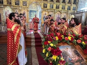 В понедельник Светлой седмицы епископ Пахомий совершил Литургию в Никольском кафедральном соборе