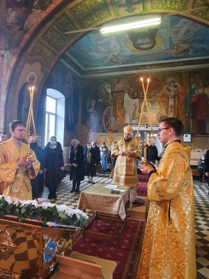 В день памяти блж. Ксении Петербургской епископ Игнатий совершил Божественную литургию в храме Казанской иконы Божией Матери г. Чистополь