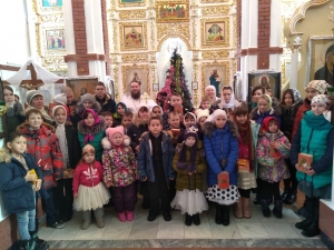 В храме Казанской иконы Божией Матери с. Ульяновка состоялась Рождественская служба для детей