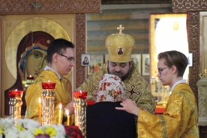 В день памяти Мч. Евстратия, Авксентия, Евгения, Мардария и Ореста, епископ Игнатий совершил Божественную литургию в храме Новомучеников и Исповедников Чистопольских