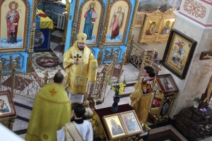 В Неделю 7-ю по Пятидесятнице, в день памяти святых отцов шести Вселенских соборов, епископ Игнатий совершил Литургию в храме в честь иконы Божией Матери