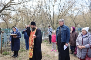 В Радоницу на городских и сельских кладбищах Чистопольского благочиния были совершены панихиды по усопшим