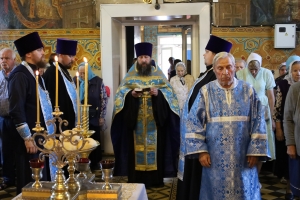 Накануне престольного праздника в храме Казанской иконы Божией Матери совершено всенощное бдение