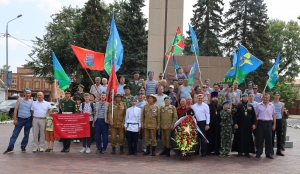 Представители Чистопольской епархии приняли участие в митинге, посвященном празднованию дня Воздушно-десантных войск