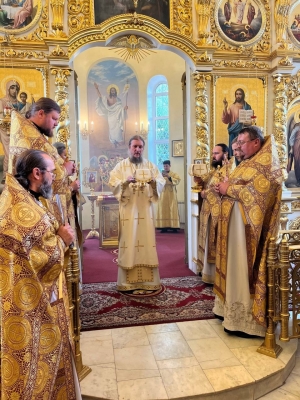 Архиерейская Литургия в Воскресенском храме Нижнекамска