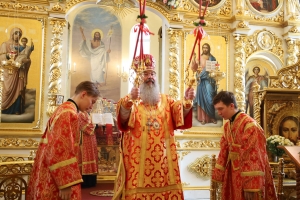 В Светлый вторник митрополит Кирилл совершил Литургию в храме Воскресения Христова города Нижнекамска