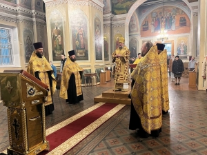 Епископ Пахомий совершил всенощное бдение в канун воскресного дня в Свято-Никольском кафедральном соборе