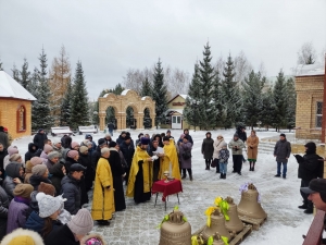 В Нижнекамске состоялось освящение колоколов звонницы храма Воскресения Христова