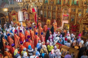 Митрополит Кирилл совершил Литургию в Воскресенском храме п.г.т Алексеевское
