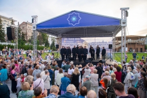 В праздник Казанской иконы Божией Матери священнослужители и прихожане храмов Чистопольской епархии посетили концерт хора Сретенского мужского монастыря