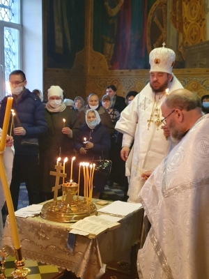 В Дмитриевскую родительскую субботу епископ Чистопольский и Нижнекамский Игнатий совершил Божественную литургию и панихиду в храме Казанской иконы Божией Матери г. Чистополь
