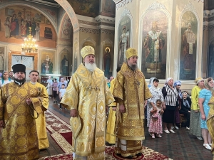 Божественную литургию в Никольском соборе совершили два архиерея