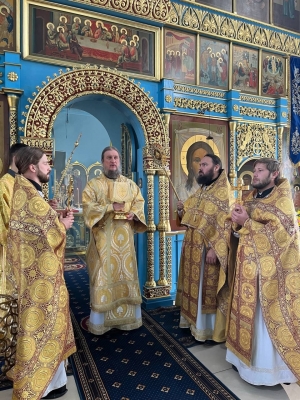 Архиерейское богослужение в храме Рождества Пресвятой Богородицы с. Три Озера