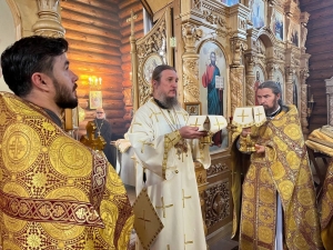 Архиерейское богослужение в день празднования памяти Всех святых, в земле Российской просиявших