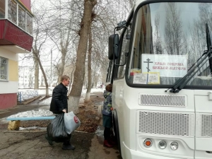 В Покровском благочинии прошла очередная благотворительная акция по доставке вещей малоимущим и многодетным семьям