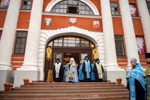 Епископ Игнатий принял участие в праздничном молебне на соборной площади Казанско-Богородицкого монастыря
