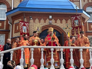 Христос воскресе! - епископ Пахомий совершил праздничное богослужение в храме в честь иконы Божией Матери 