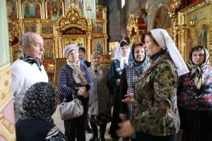Храм Воскресения Христова пгт. Алексеевское с экскурсией посетил хор ветеранов