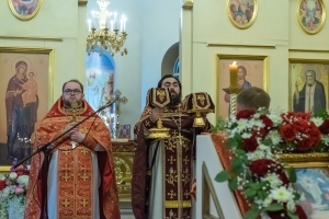 Торжественное Пасхальное богослужение на архиерейском подворье храма св. прав. Иоанна Кронштадтского пос. Красный Ключ