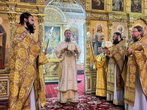 В Неделю Всех святых епископ Пахомий совершил Литургию в Никольском кафедральном соборе