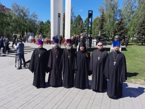 Представители Нижнекамского  духовенства молитвенно почтили память погибших в годы Великой Отечественной войны