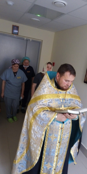 Священнослужитель совершил молебен в Чистопольской районной больнице