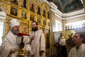 В день памяти свт. Николая Чудотворца, епископ Чистопольский и Нижнекамский Пармен совершил Божественную литургию в Никольском кафедральном соборе