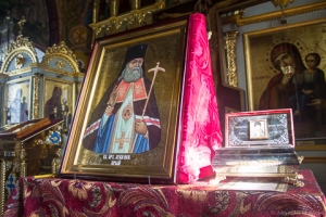 В храме Казанской иконы Божией Матери пребывает ковчежец с частицей мощей свт. Луки Войно-Ясенецкого