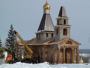 Установка куполов на храм в Черемшанском благочинии